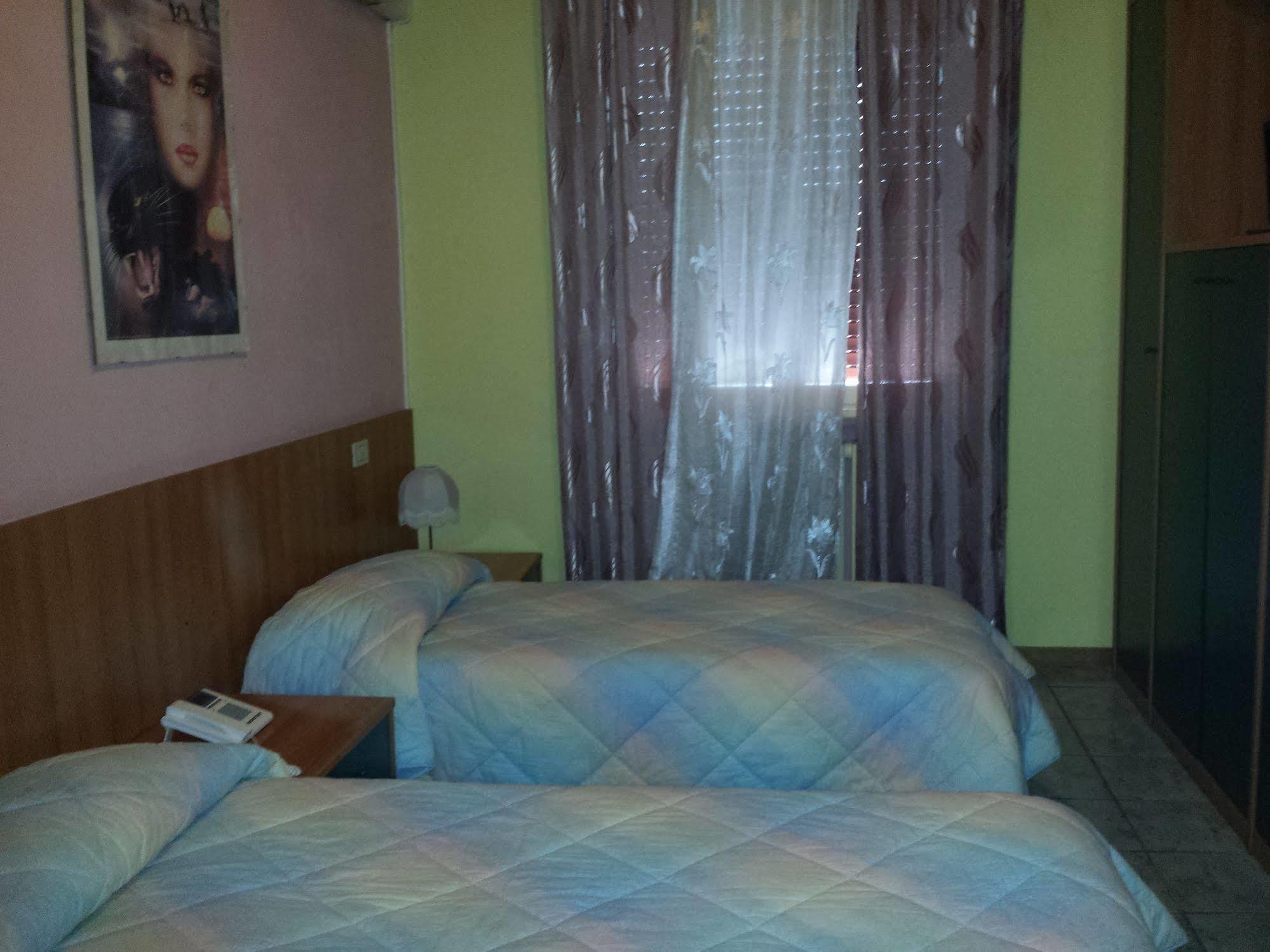 Hotel Stazione Паратико Екстериор снимка
