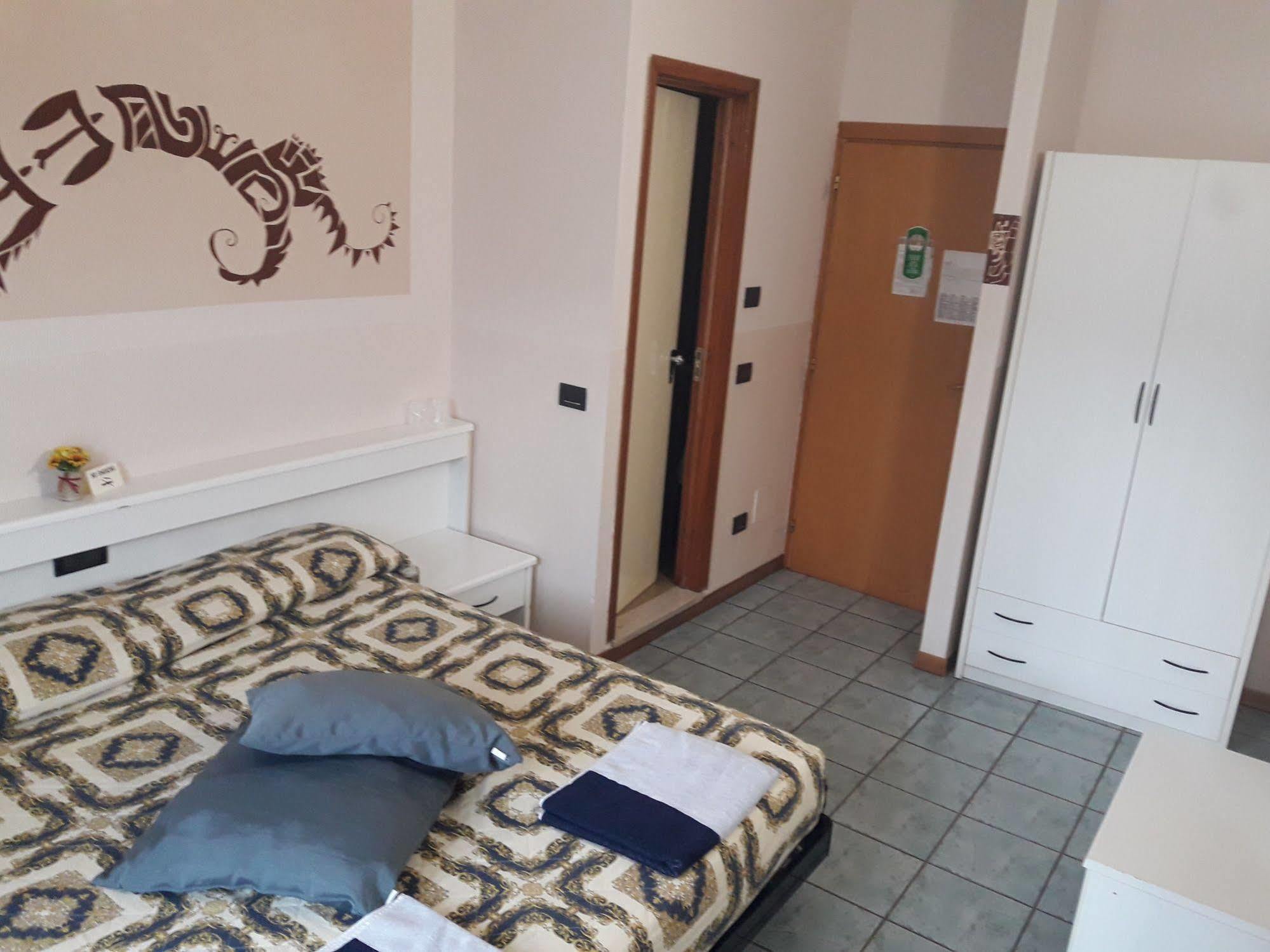 Hotel Stazione Паратико Екстериор снимка